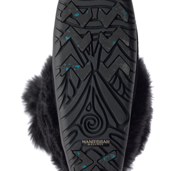 SOLD Manitobah- Waterproof Bloom mukluks - Picture 3 of 7